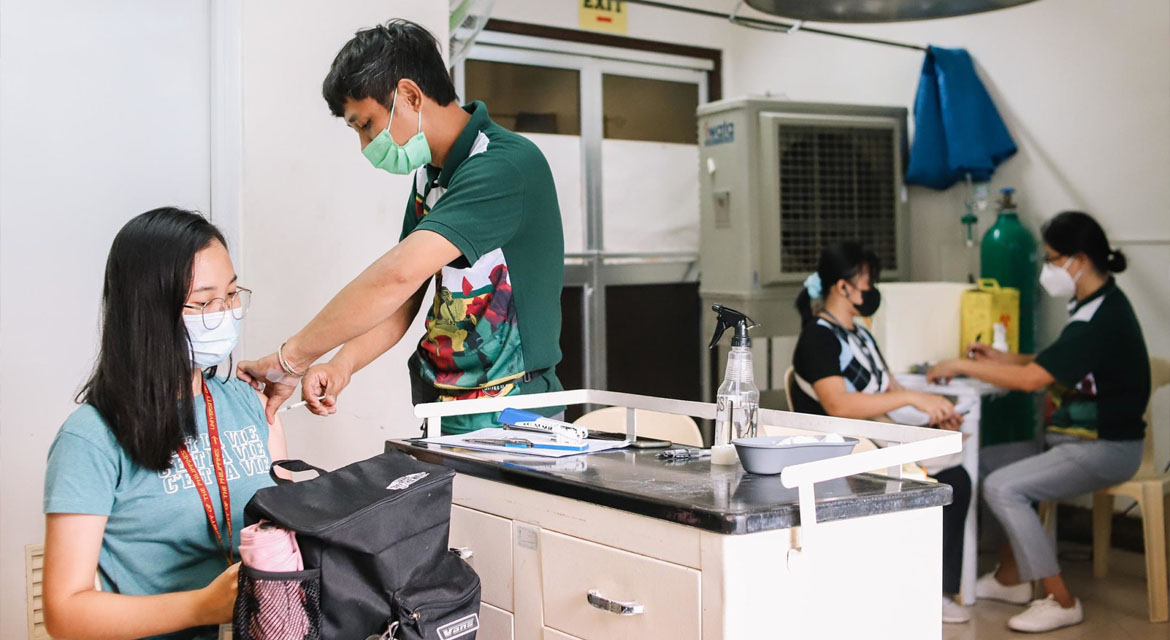 UPLB resumes COVID-19 booster vaccination for students and personnel